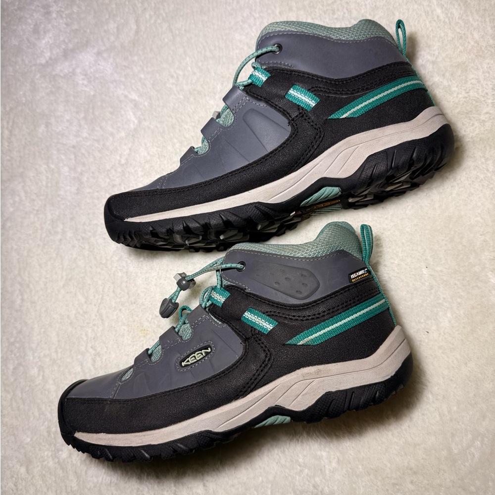 Keen Targhee Mid size Waterproof Hiking Boots Sneakers Youth Size 4
